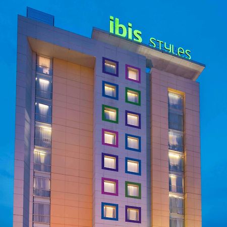 Готель Ibis Styles Solo Екстер'єр фото